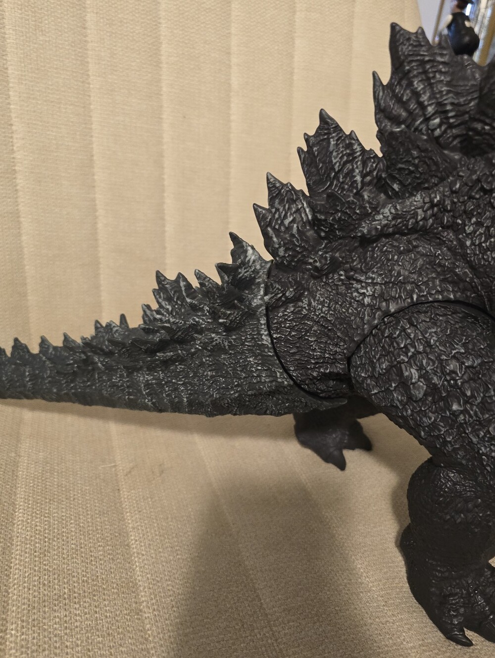 Large Godzilla Figure - Picture 2 of 8